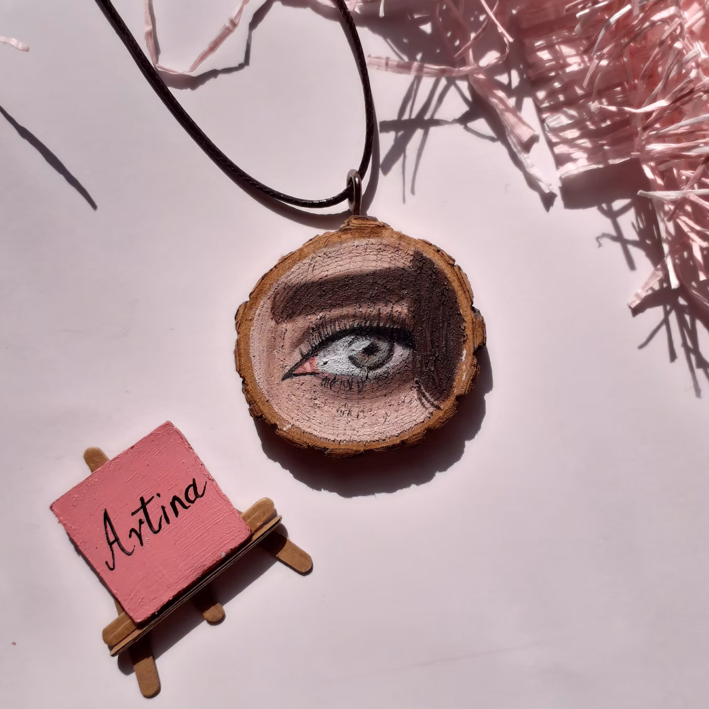 گردنبند طرح چشم نقاشی شده با دست روی چوب قطر پنج سانتی متر