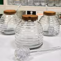 جا عسلی(ظرف عسل) قاشق دارجنس  شیشه  ای درب چوبی  