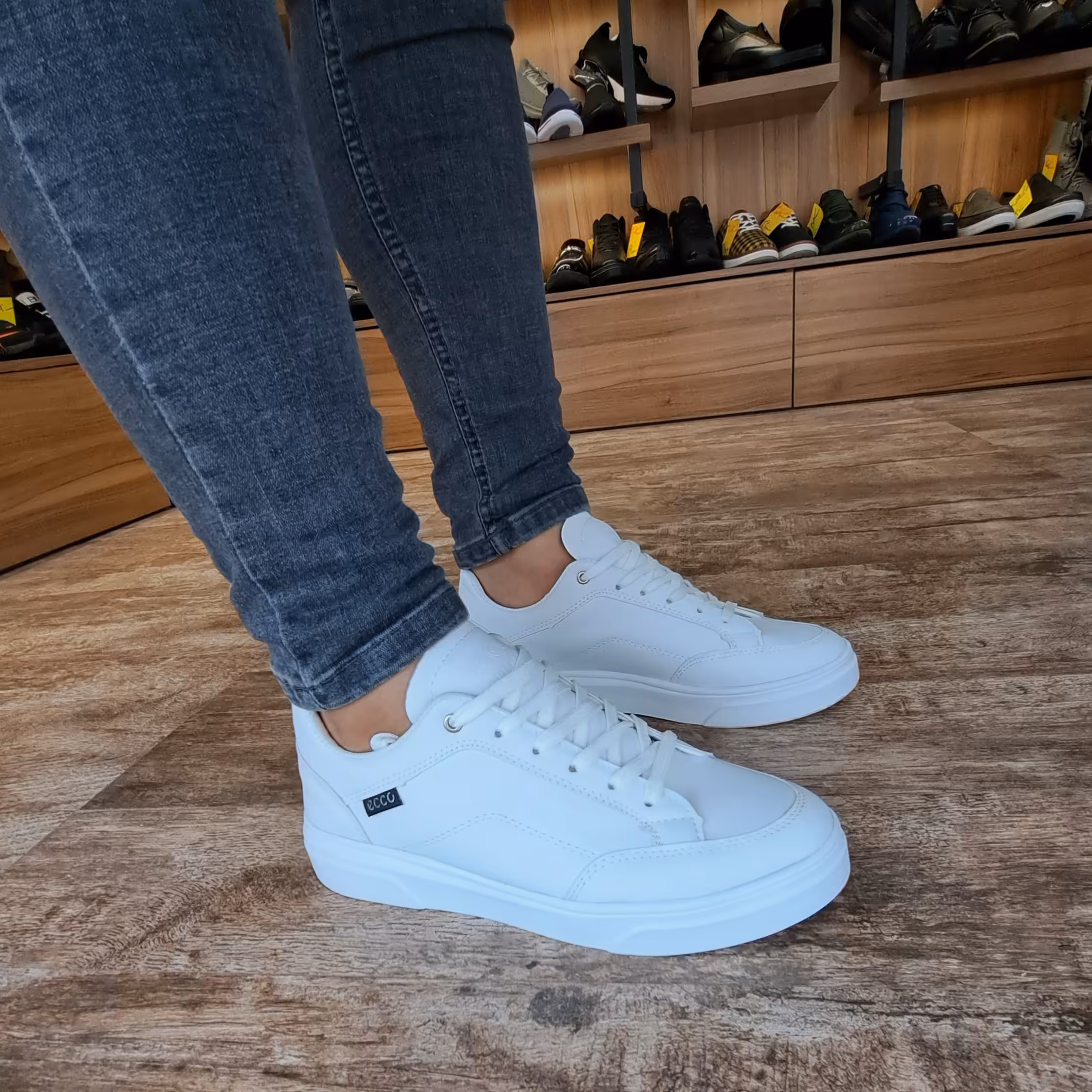 کفش ونس ست مردانه زنانه مارک اکو ساده و سبک سه تا رنگ سایز 37 تا 44 موجود در کفش پاپوش بهبهان 