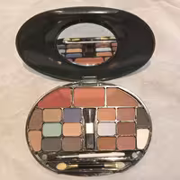 پالت سایه چشم و  رژگونه ناسترو 