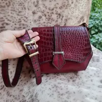 کیف رودوشی زنانه دست دوز با چرم گاوی