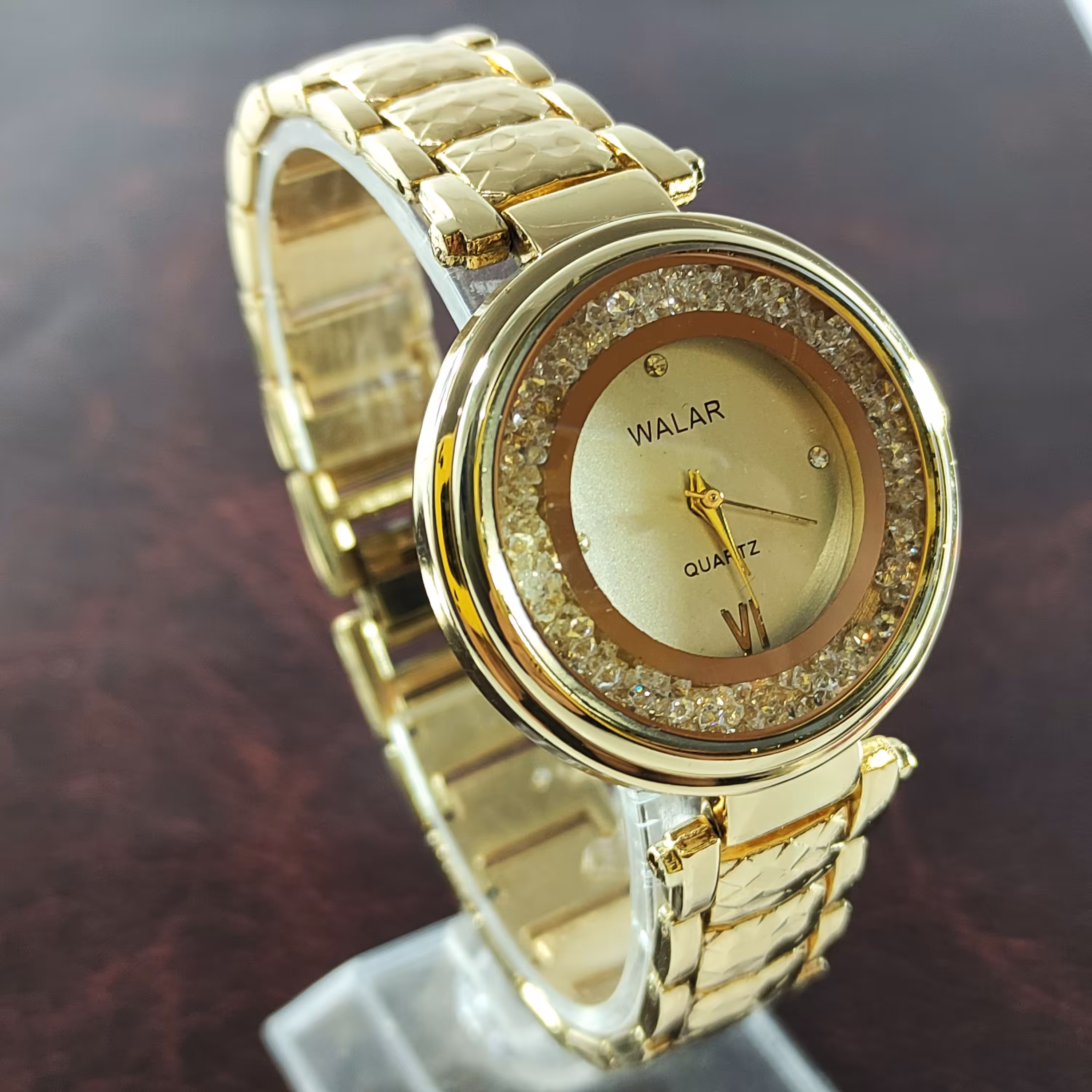 ساعت  والار زنانه گرد دور الماس نگین دار