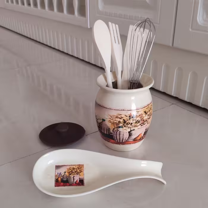 جا قاشقی کنار گاز ، 7 پارچه ، جنس چینی با کیفیت بالا  و طرح کلاسیک و زیبا 