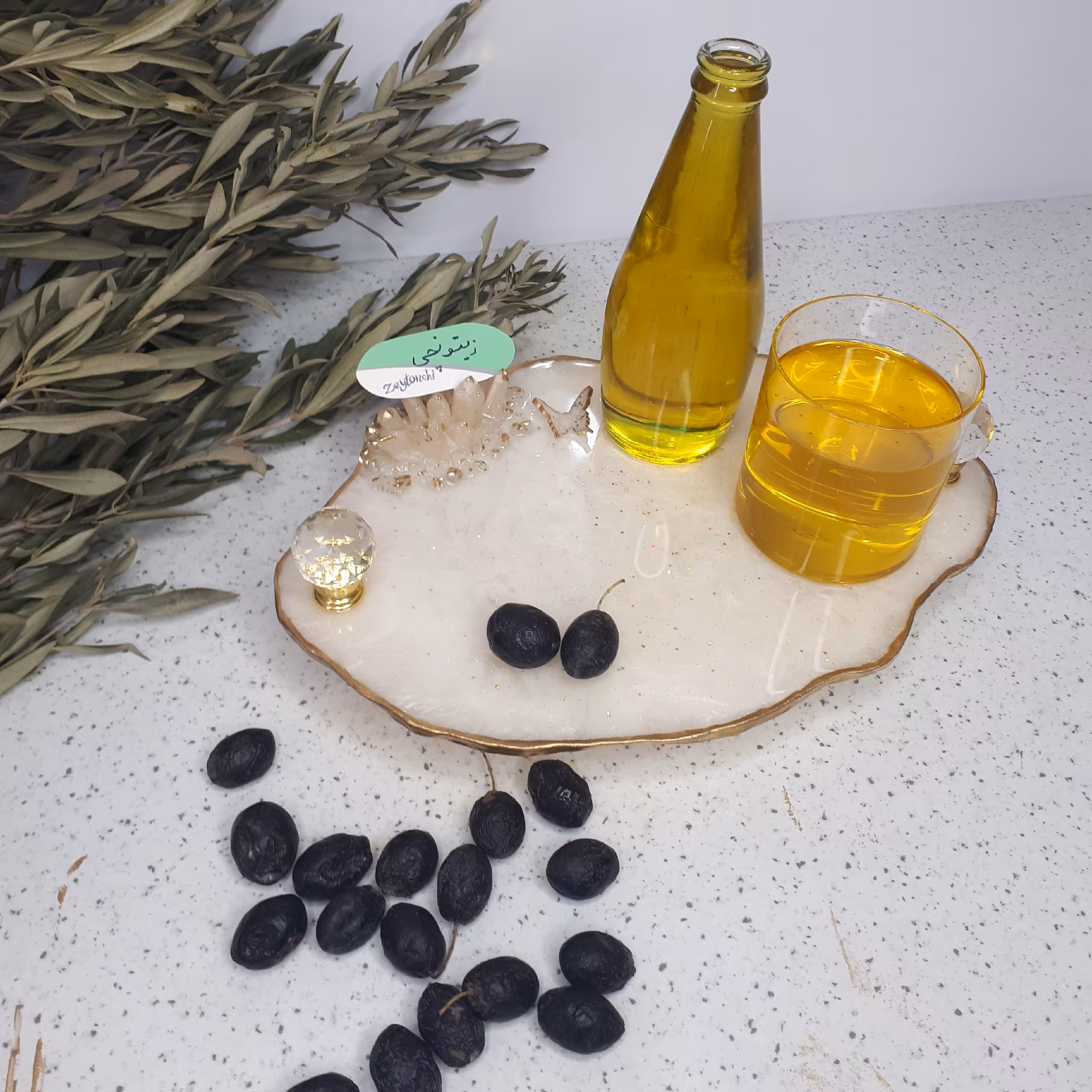 روغن زیتون تازه اصل طبیعی طارم(امسال) (5 کیلویی)کیفیتی بالاتر از فرابکر تهیه شده از باغات طارم  به شرط آزمایش و تضمینی