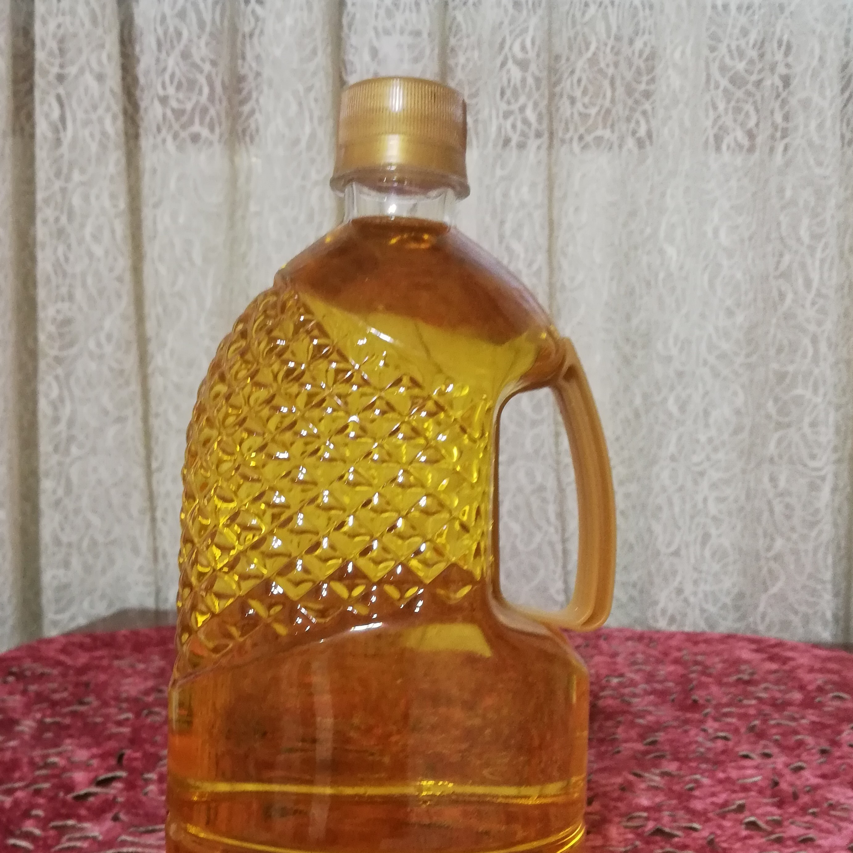 روغن کنجددر ظرف های یک لیتری با کیفیت و صددرصد طبیعی