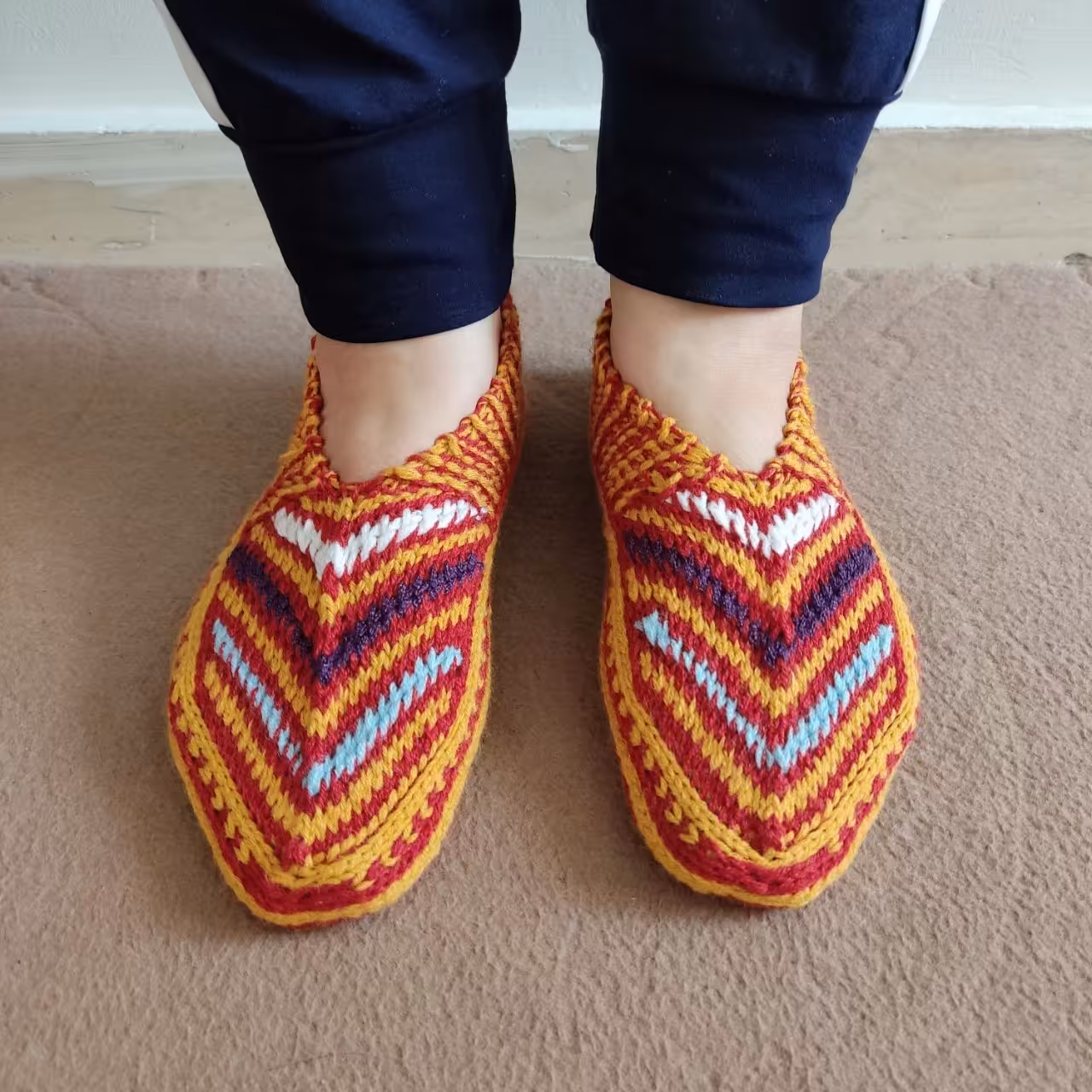 پاپوش دستبافت زنانه و مردانه کد 10