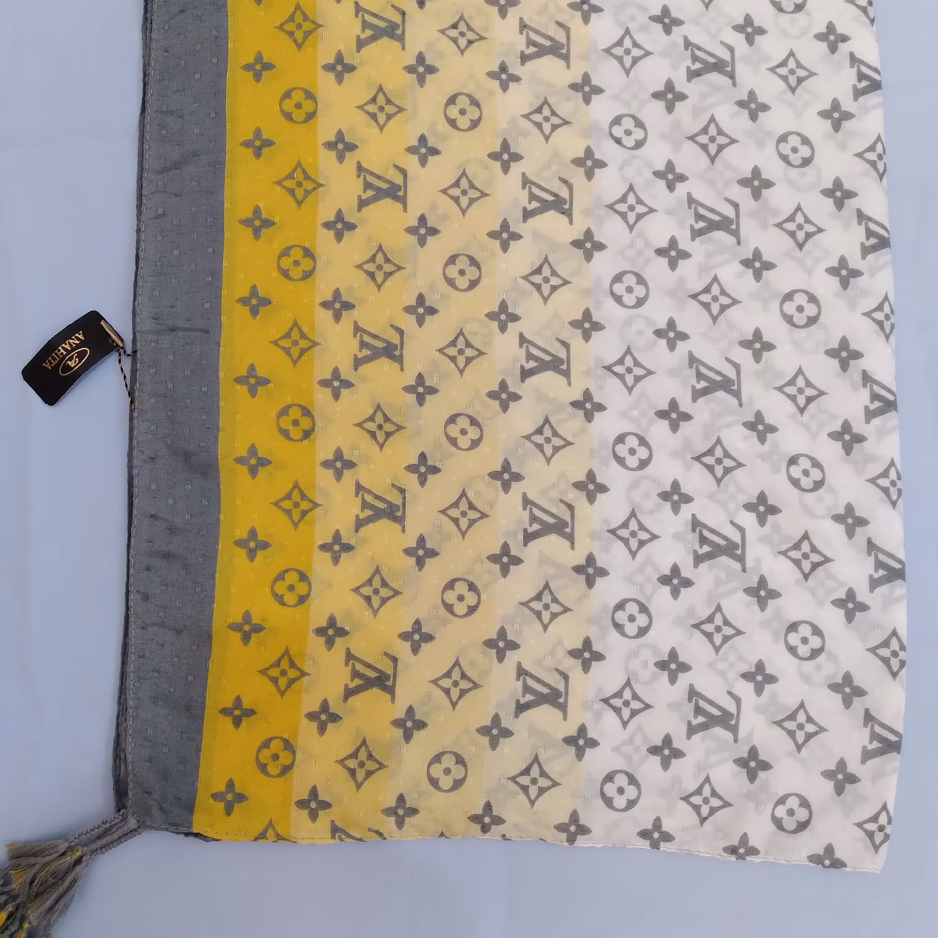 شال نخی منگوله دار