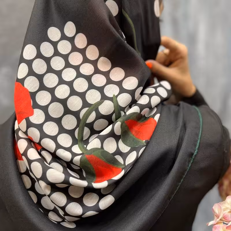 روسری سوپر نخ
قواره 120
دور دست دوز
اصلا لیز نیست
چروک نمیشه
خنک و سبک مناسب تابستان
...... 