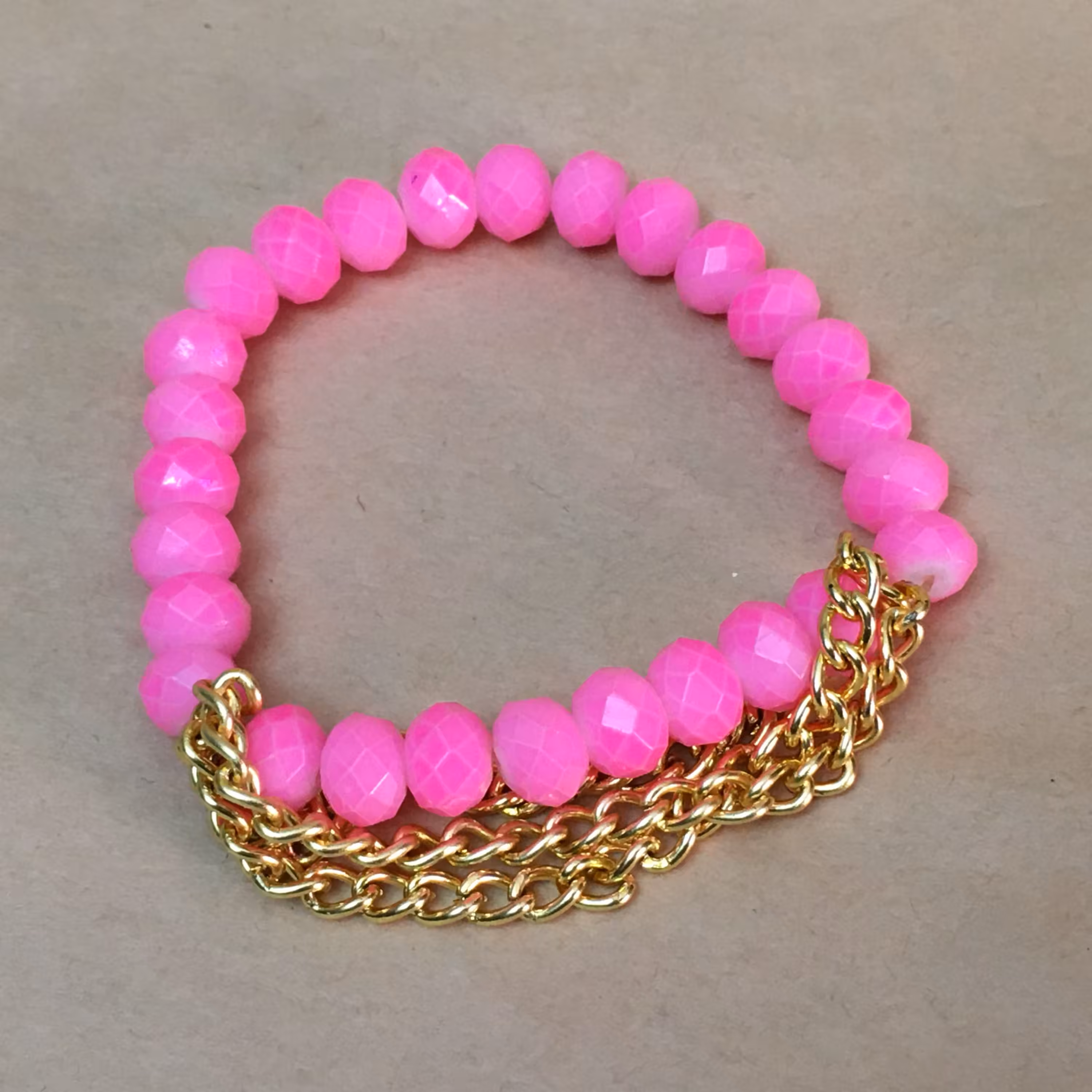 دستبند کریستال با آویز زنجیر طلایی