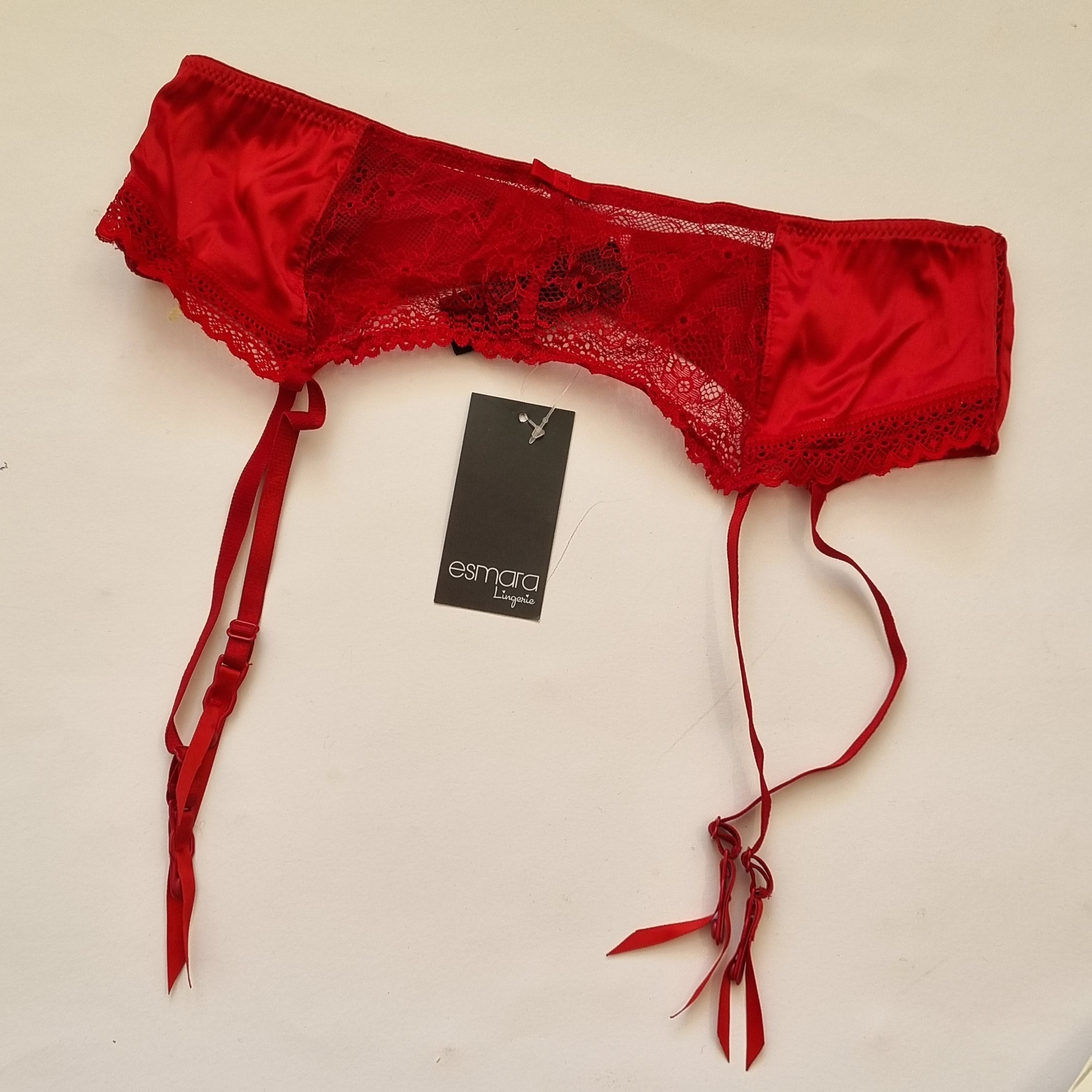 نگهدارنده جوراب اسمارا ESMARA قرمز سایز اسمال 36 و 38 پکدار 