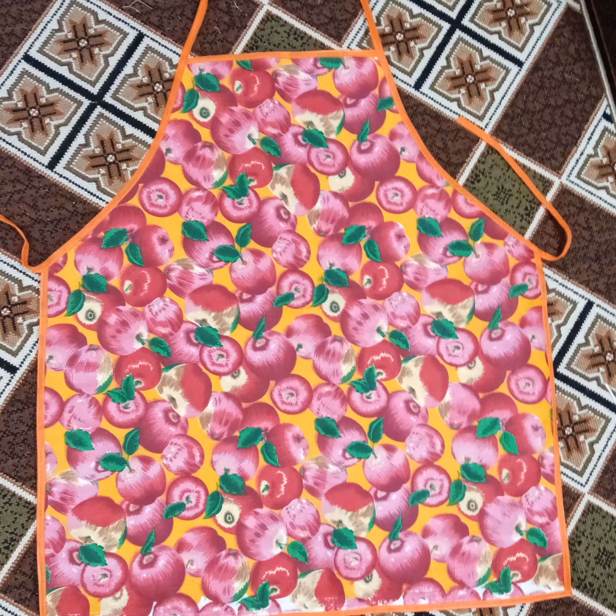 پیشبند پشت نایلونی قواره دار و سایز بزرگ