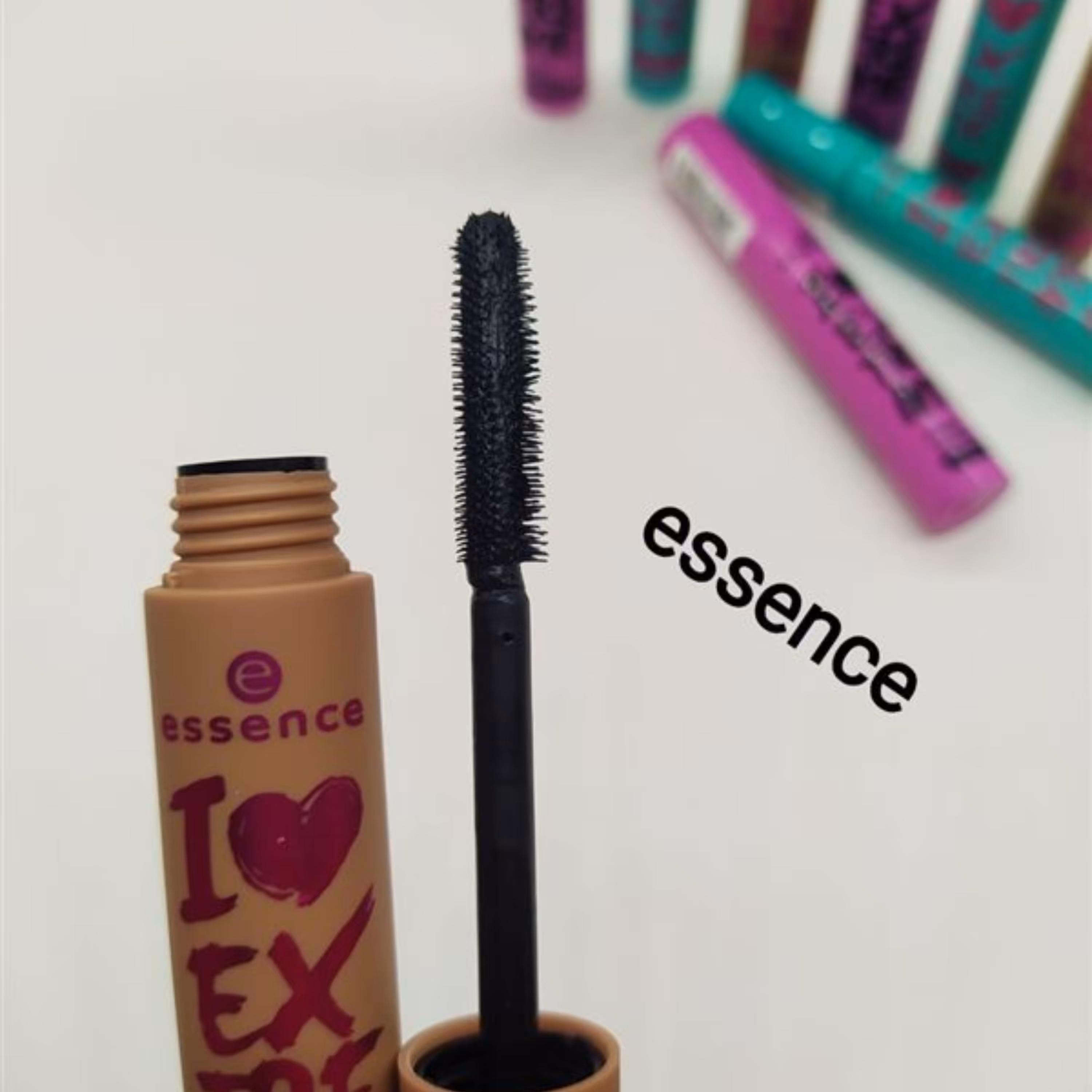 ریمل essence