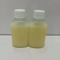 روغن شترمرغ اصل و خالص گیلان زمین 150میل همراه یک اشانتیون تولید خونگی بدون موادافزودنی 