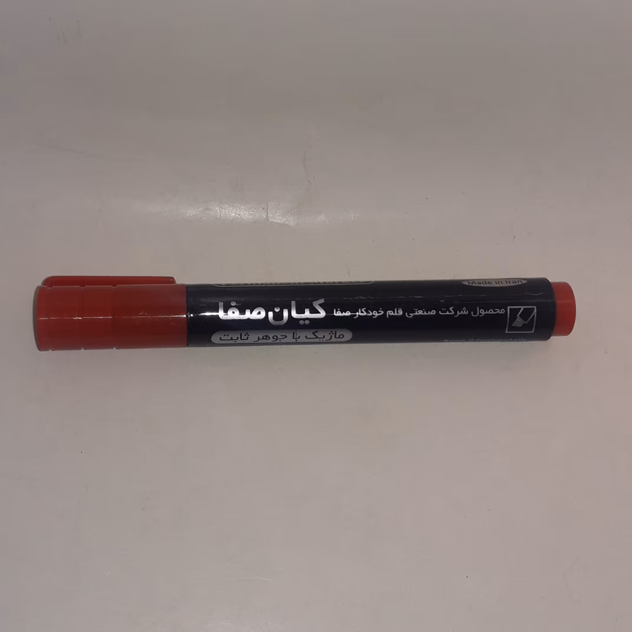 ماژیک پرمنت( غیر وایت ) مارک کیان رنگ قرمز سر تخت