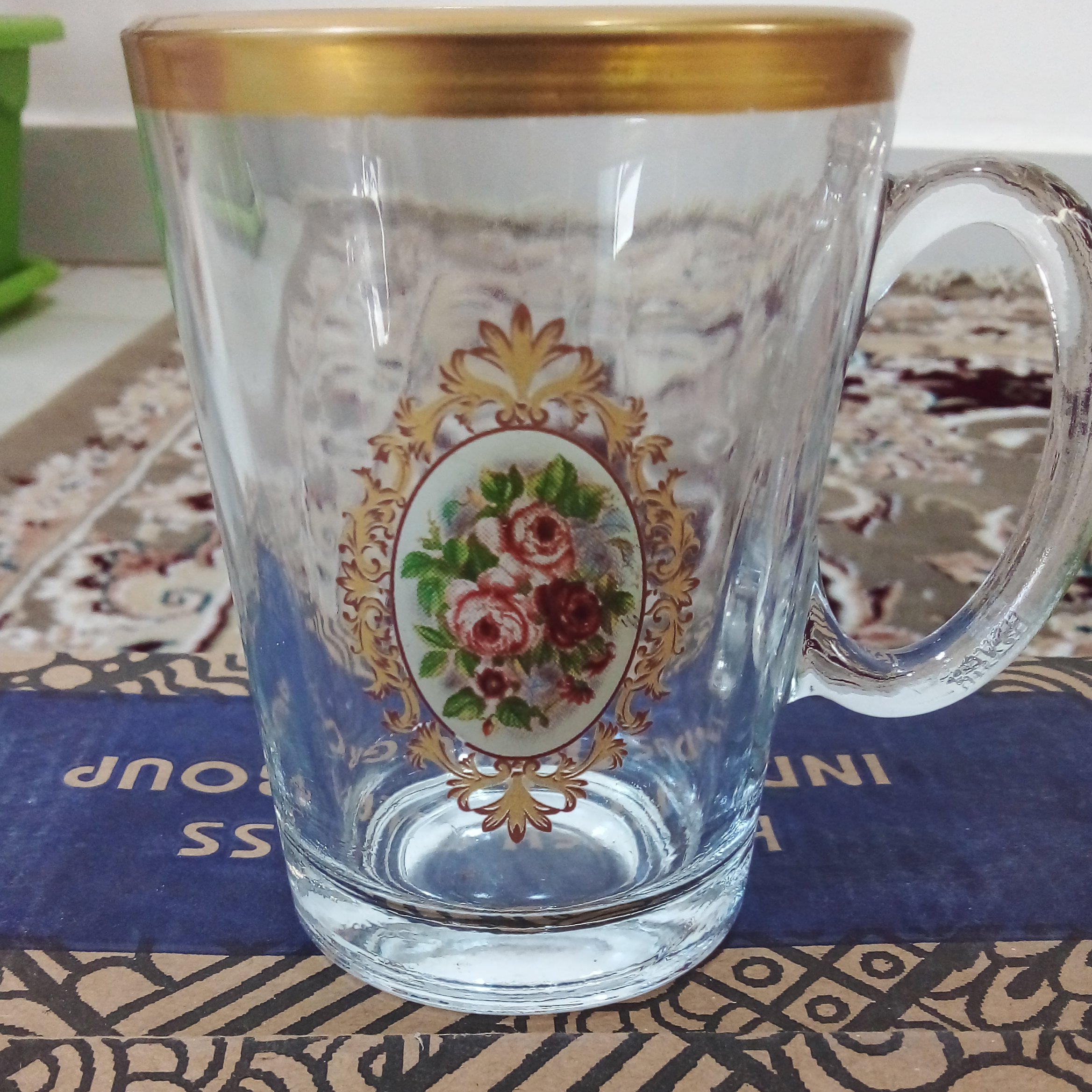 لیوان چایخوری گلدار لب طلا