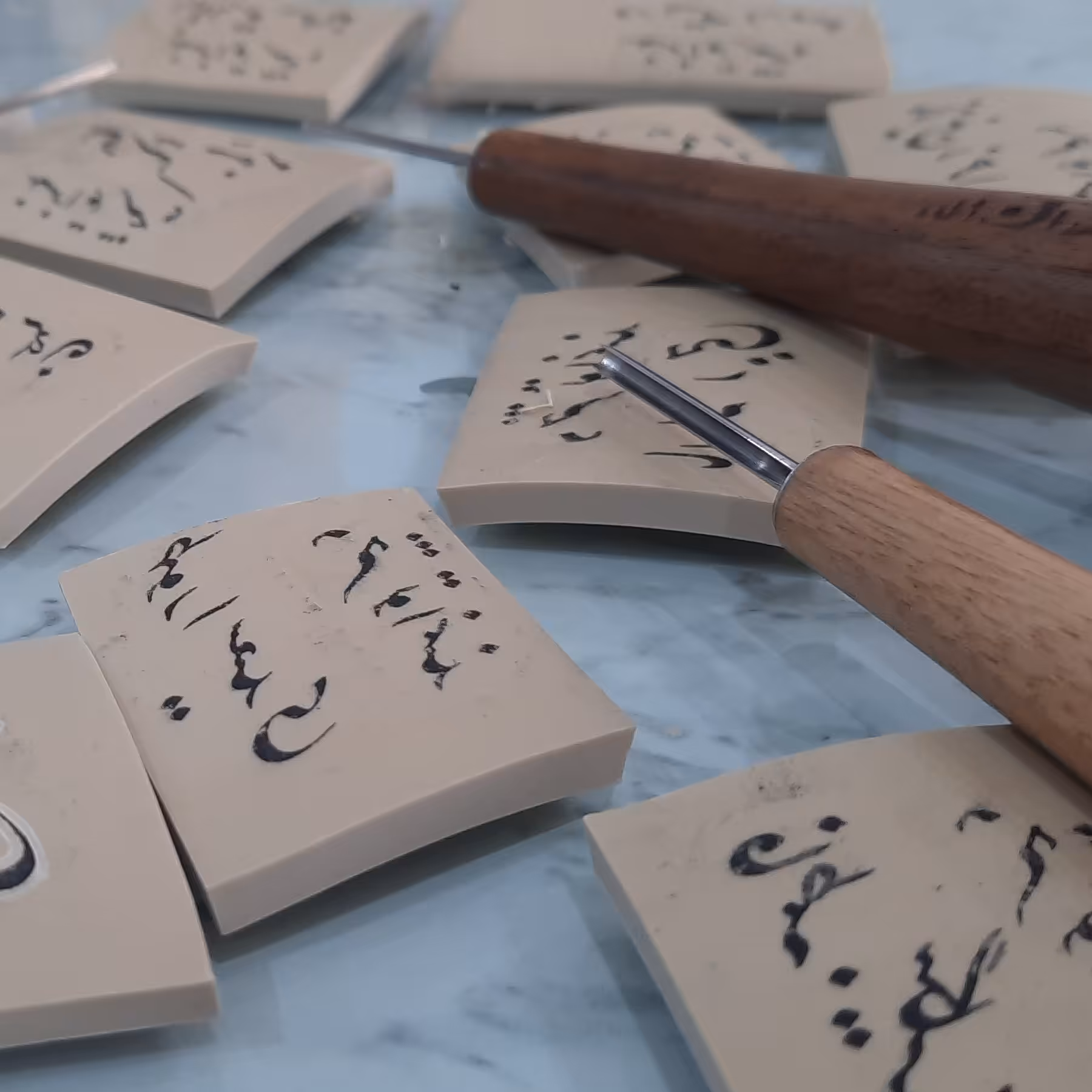 مهر متن ساده کوتاه (تا چهار کلمه)با پایه  فوم 