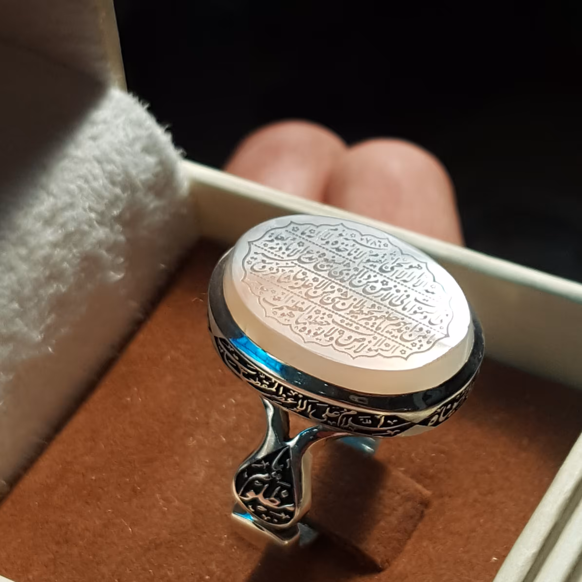 انگشتر مردانه    نگین عقیق یمن آیات  خط ایت الکرسی 