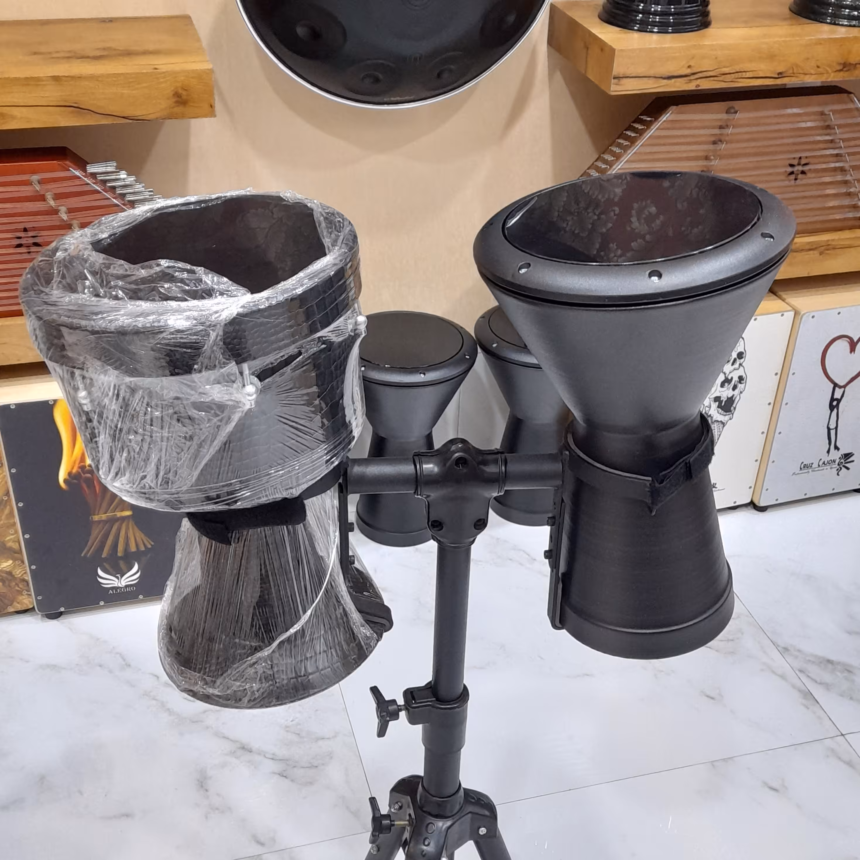 ضرب و تمپو پژواک اصل همراه با پایه دوبل و 2 عدد کاور. تمپو مدل پژواک کد 1 به همراه پایه و ضرب