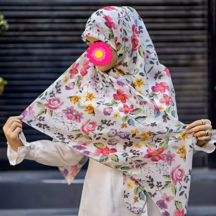 روسری نخی چهار فصل دخترانه و زنانه گلگلی زمینه سفید قواره 140