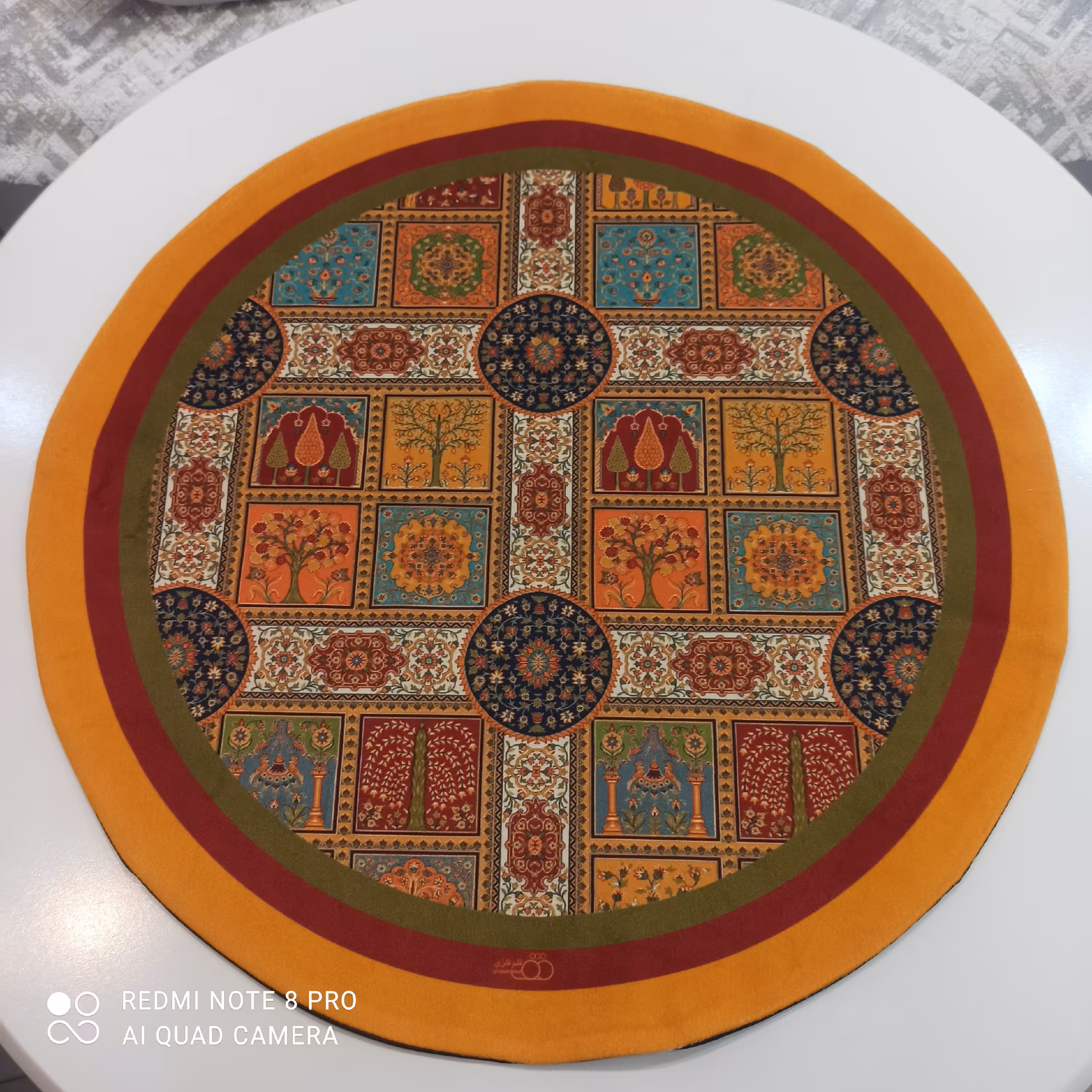 رومیزی دایره طرح چهارفصل