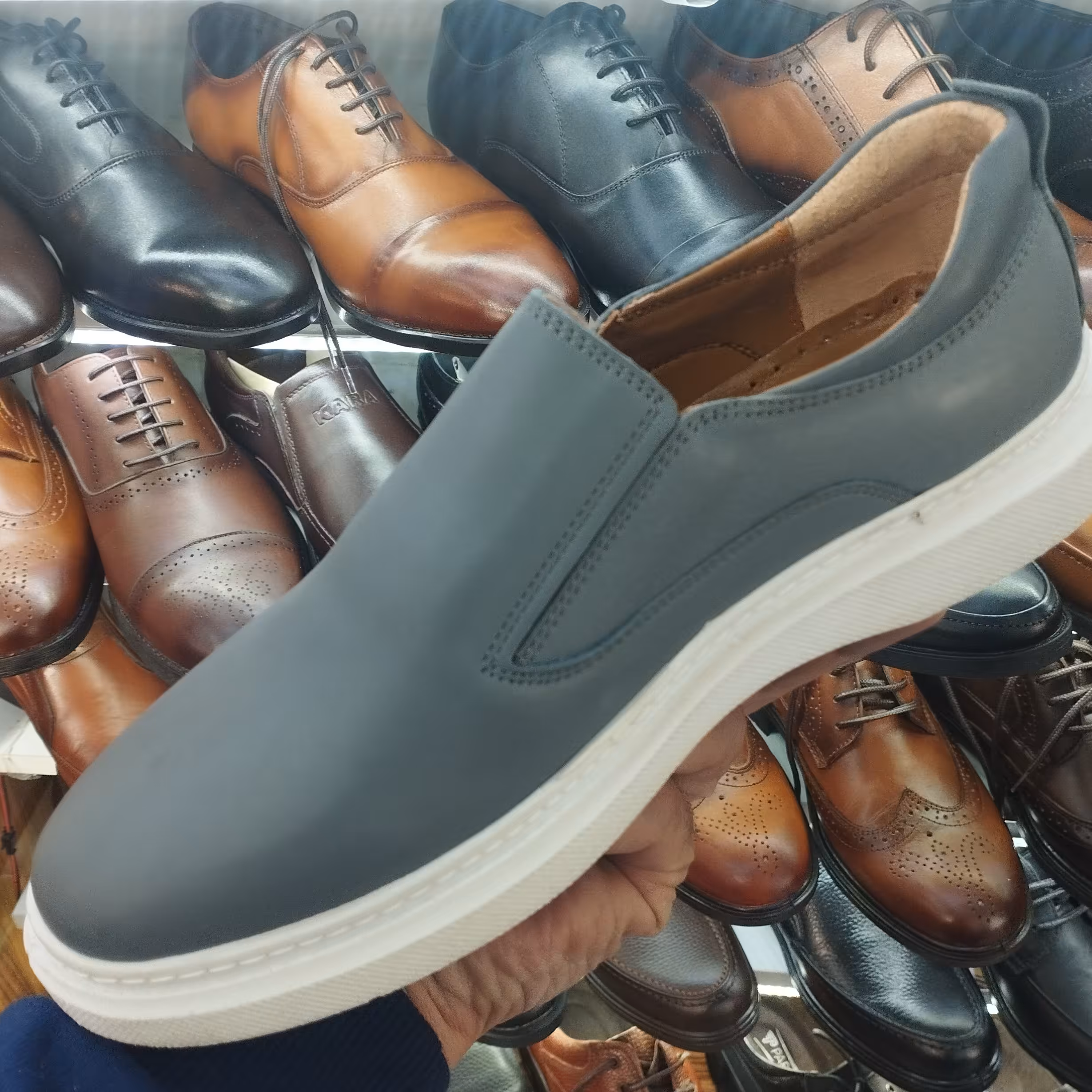 کفش تمام چرم طبیعی گاوی رنگ فیلی