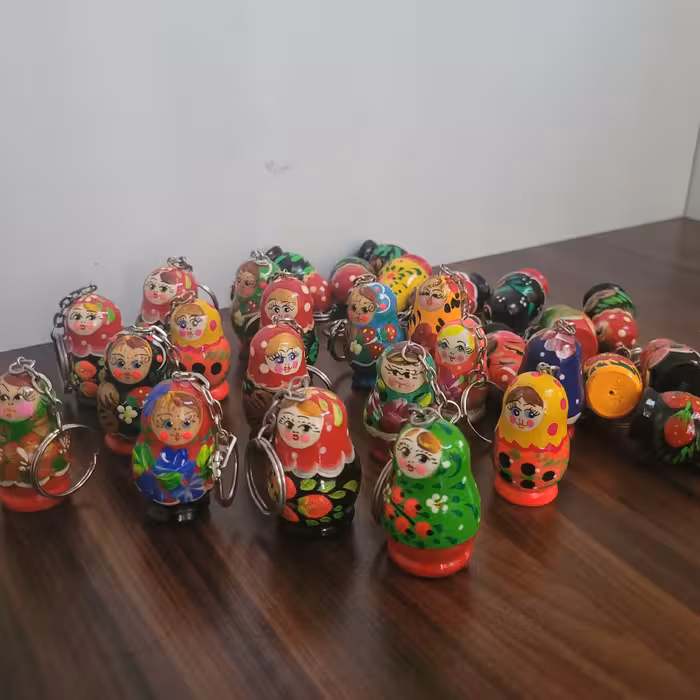 جاسوئیچی ماتروشکاه روسی در رنگ های مختلف ، جاسوویچی طرح ماتریوشکا