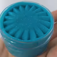 یک قوطی خمیربازی پنجاه گرمی