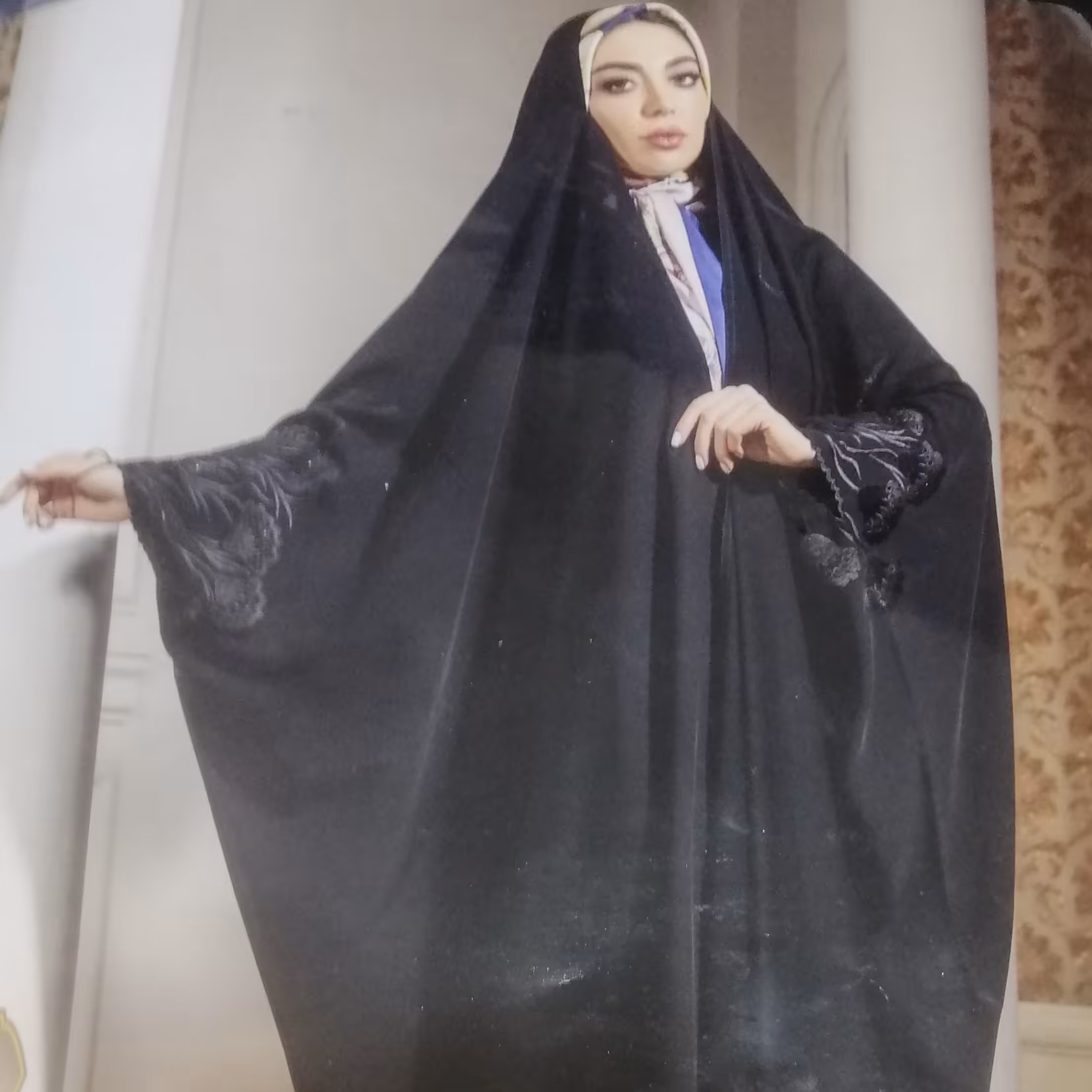 چادر عبایی آستین گلدوزی