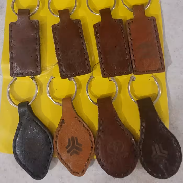 جاکلیدی چرمی مارک ماشین های ایرانی و خارجی 12تایی