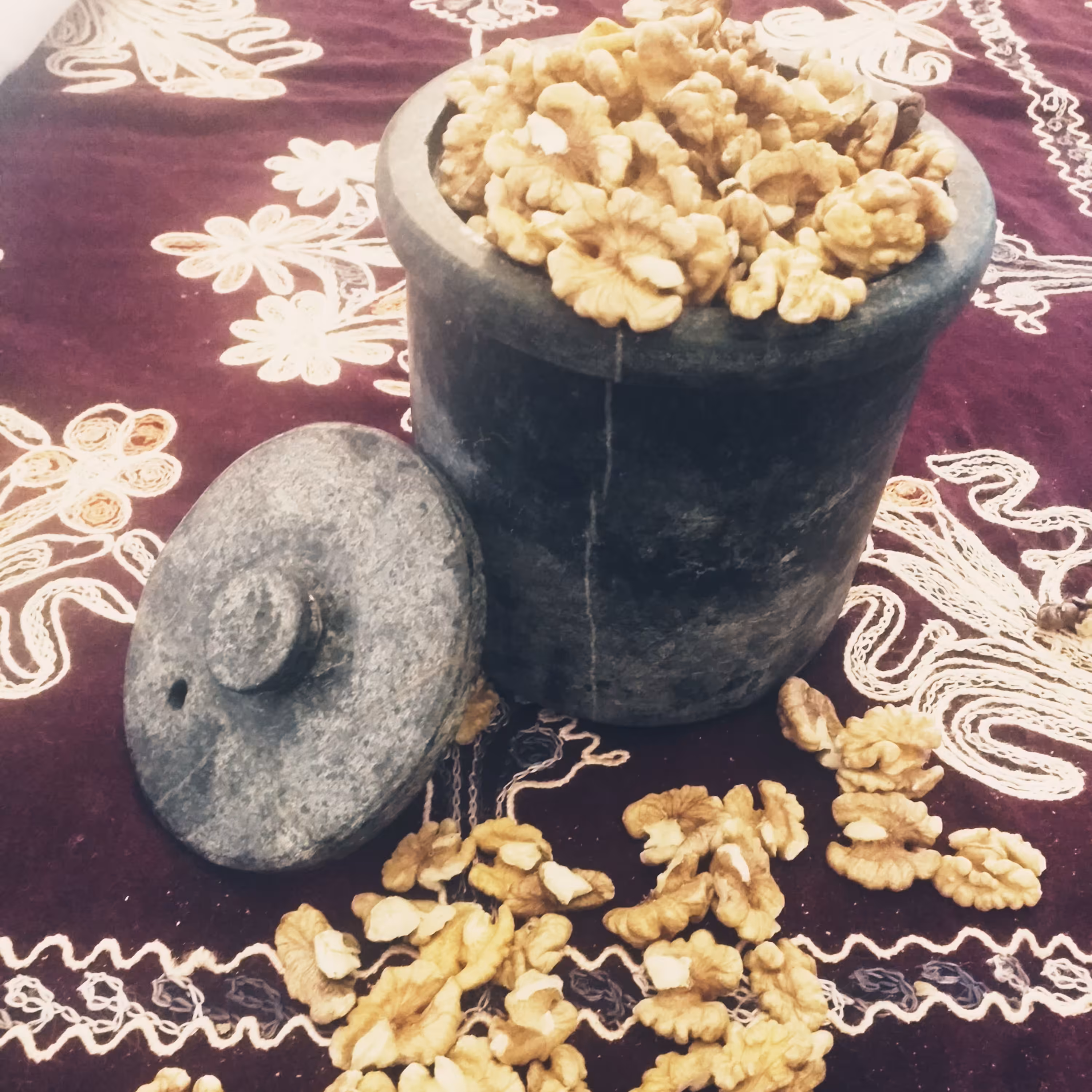 مغزگردو ممتاز ارگانیک بومی تفرش  (نه  خارجی...) 1402