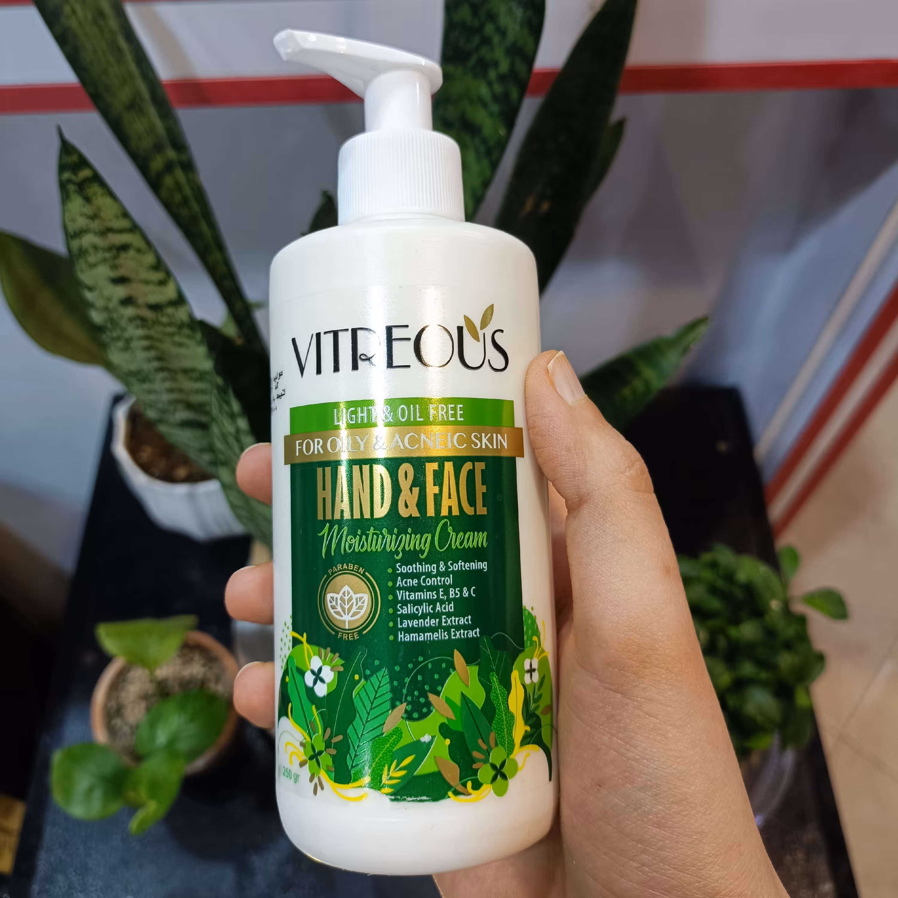کرم مرطوب کننده دست و صورت ویتروس
مناسب برای پوست های چرب و جوشدار  250 گرم