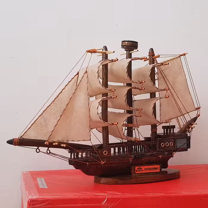 ماکت کشتی چوبی بادبانی کلکسیونی (پس کرایه)
