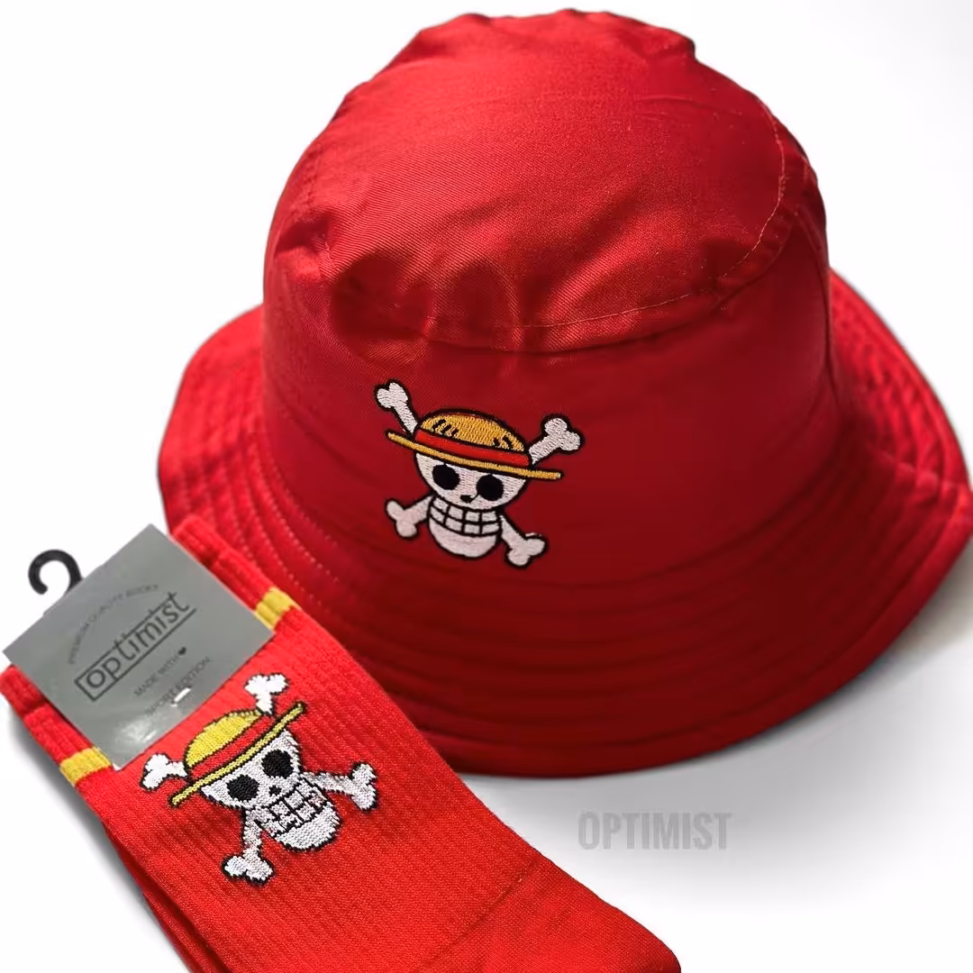ست کلاه باکت و جوراب ساقدار طرح One piece فری سایز
