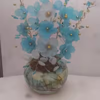 گل کریستالی شقایق رنگ ابی و گلدان جنس سله