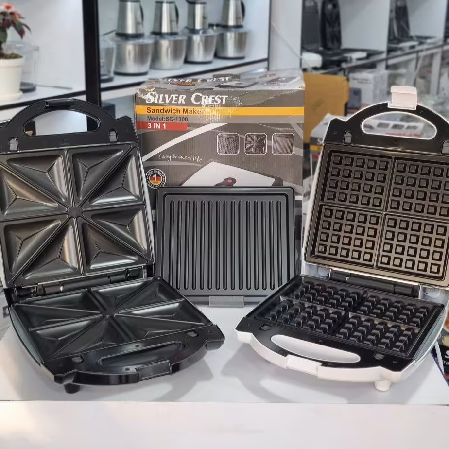 اسنکساز ( ساندویچ ساز ) 3 کاره 
 برند معتبر سیلورکرست 
قابلیت جدا شدن صفحات 
 توان مصرفی 1600W 
 سایز بزرگ ، 