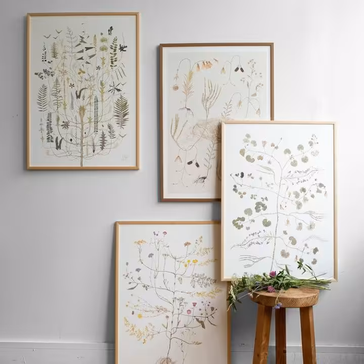 وزن..سایز بزرگ 400 گرم
سایز کوچک 200گرم
رنگ..سفید.نقره ای
طرح.گلبرگ.سبز گلبهی