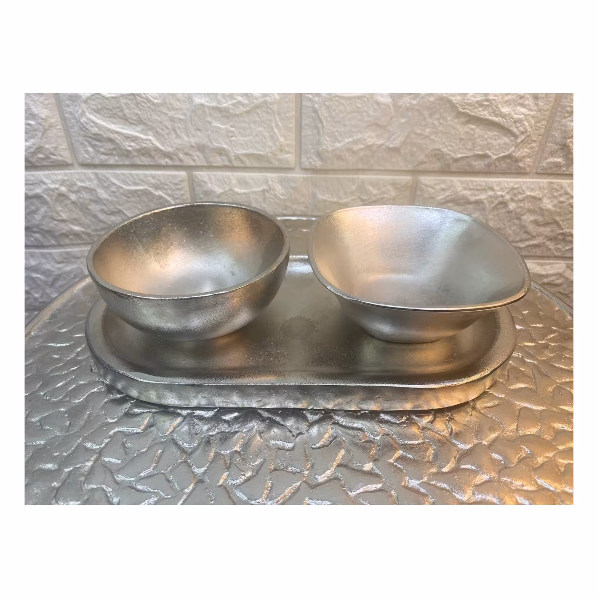 اردو خوری 2کاسه آلومینیوم طرح  مربع و گررد با سینی بیضی طلا و نقره