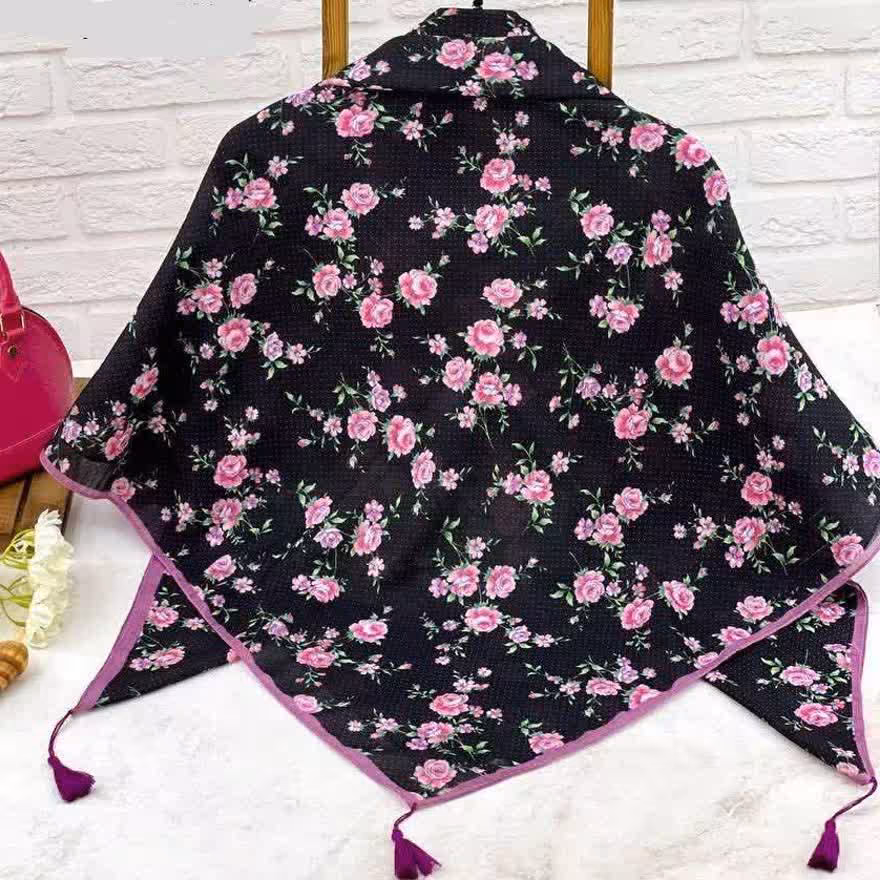 روسری قواره 140
طرح گل ریــز منگوله دار
جنس نخی اسپان اعلاء
به هیچ عنوان لیز و سُر نیست
چروک و پرزدهی نداره