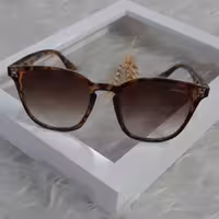 عینک آفتابی uv400 تک رنگ قیمت قبل 338 قیمت حراج فقط 258