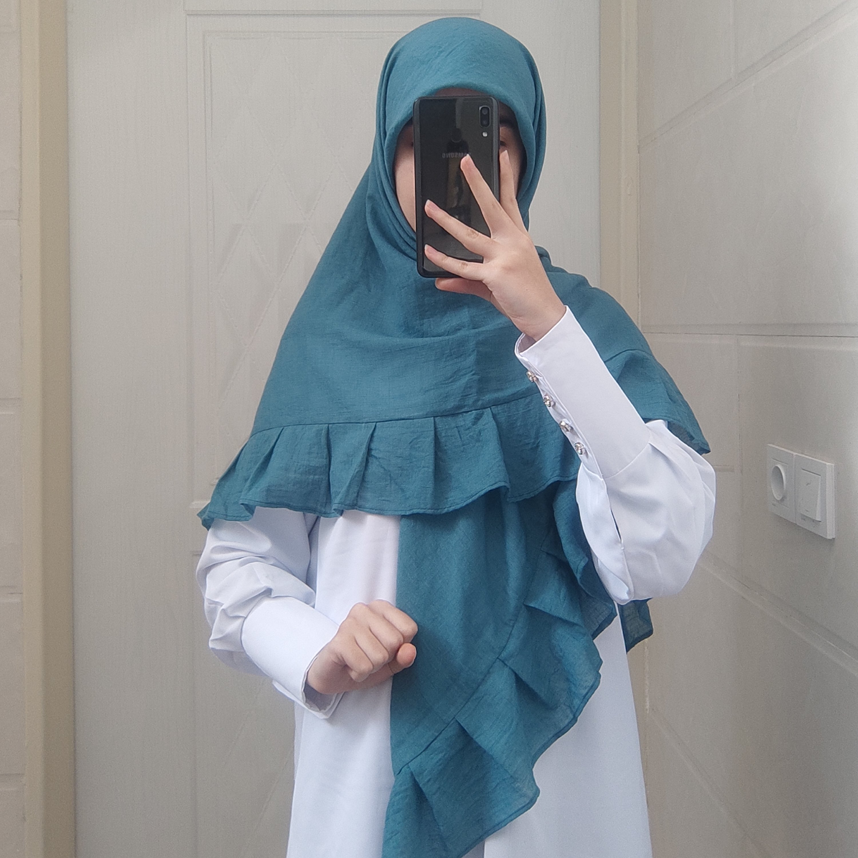 روسری قواره بلند چین دار پلیسه ای