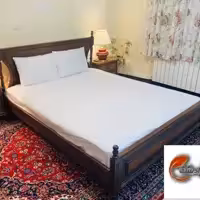 کاور تخت دو نفره  برند خوشنام هگمتان سفید به همراه یک جفت بالشت( دوخت تمیز ابعاد کاور 180 در200 )