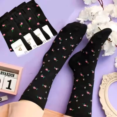 جوراب ساقدار گلدار گل گلی مشکی با گل های ریز