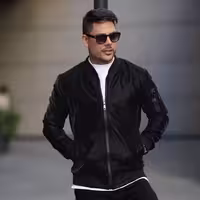 کاپشن (بامپر جکت) چرم سیلیکونی مشکی ساده و شیک داخل خز برند مک کوئین تک رنگ مشکی زاغ