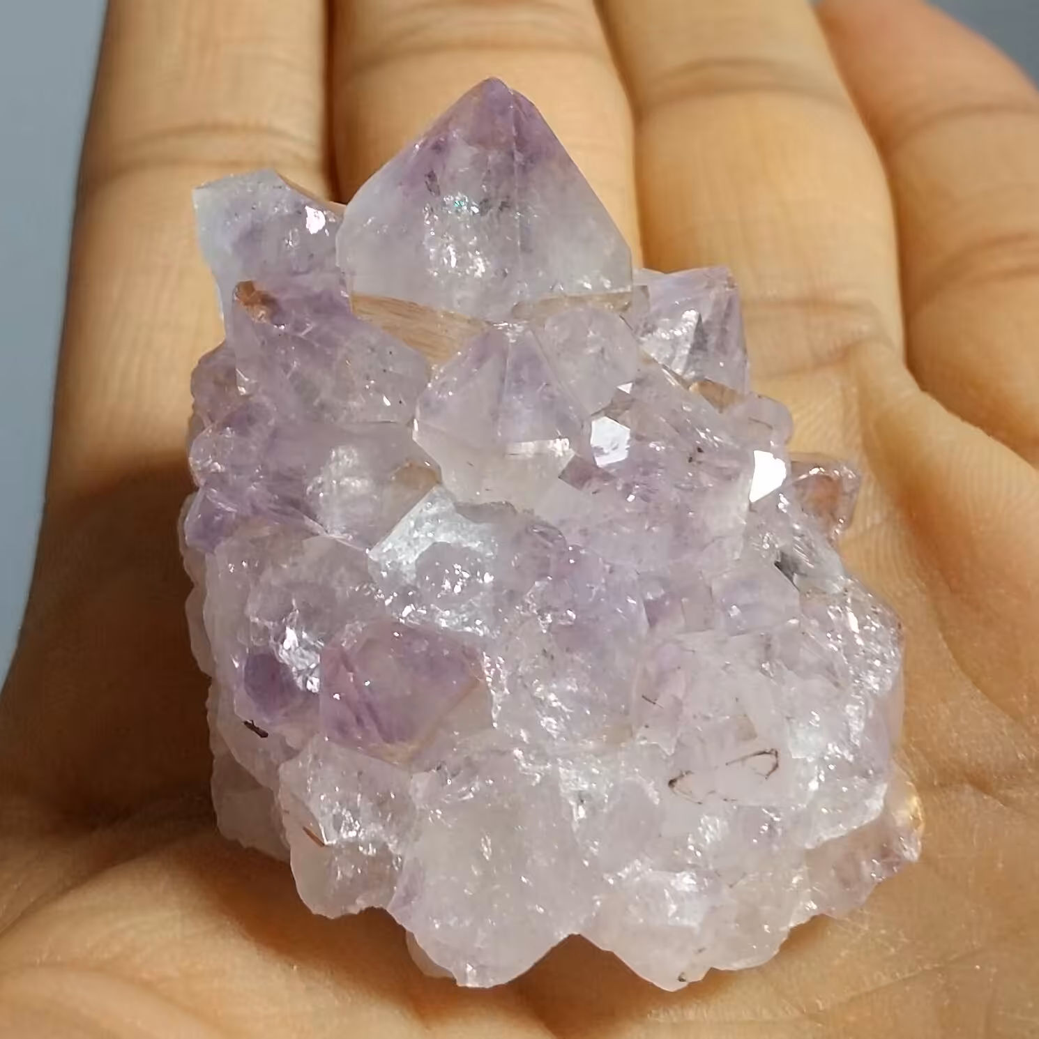 سنگ راف آمیتیس پر بلور درشت پر رنگ بسیار زیبا دیدنی کاملا طبیعی شاهکار خلقت خااااص
کد 9781