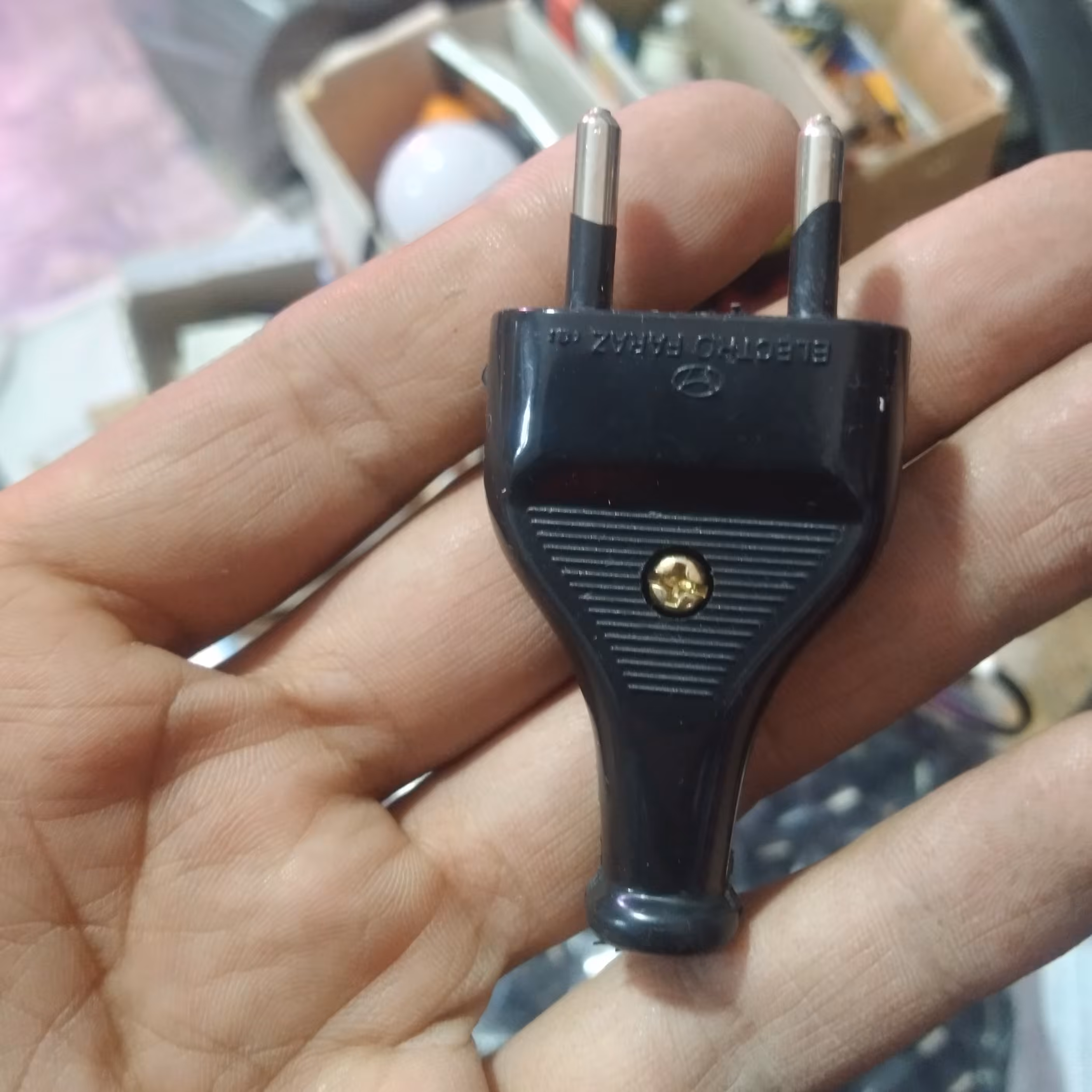 دوشاخه تخت مشکی