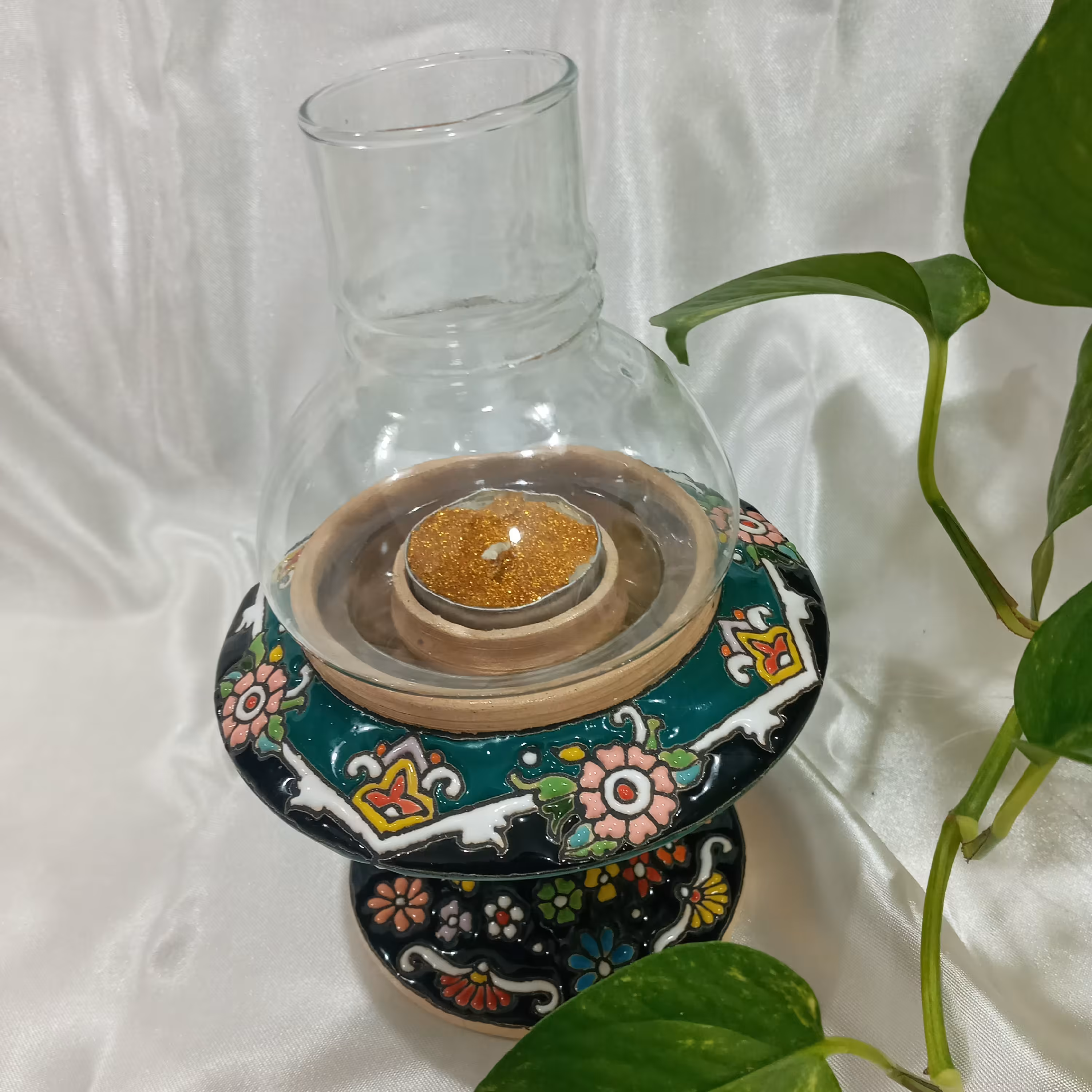 شمعدان زیبای مینا کاری شده 