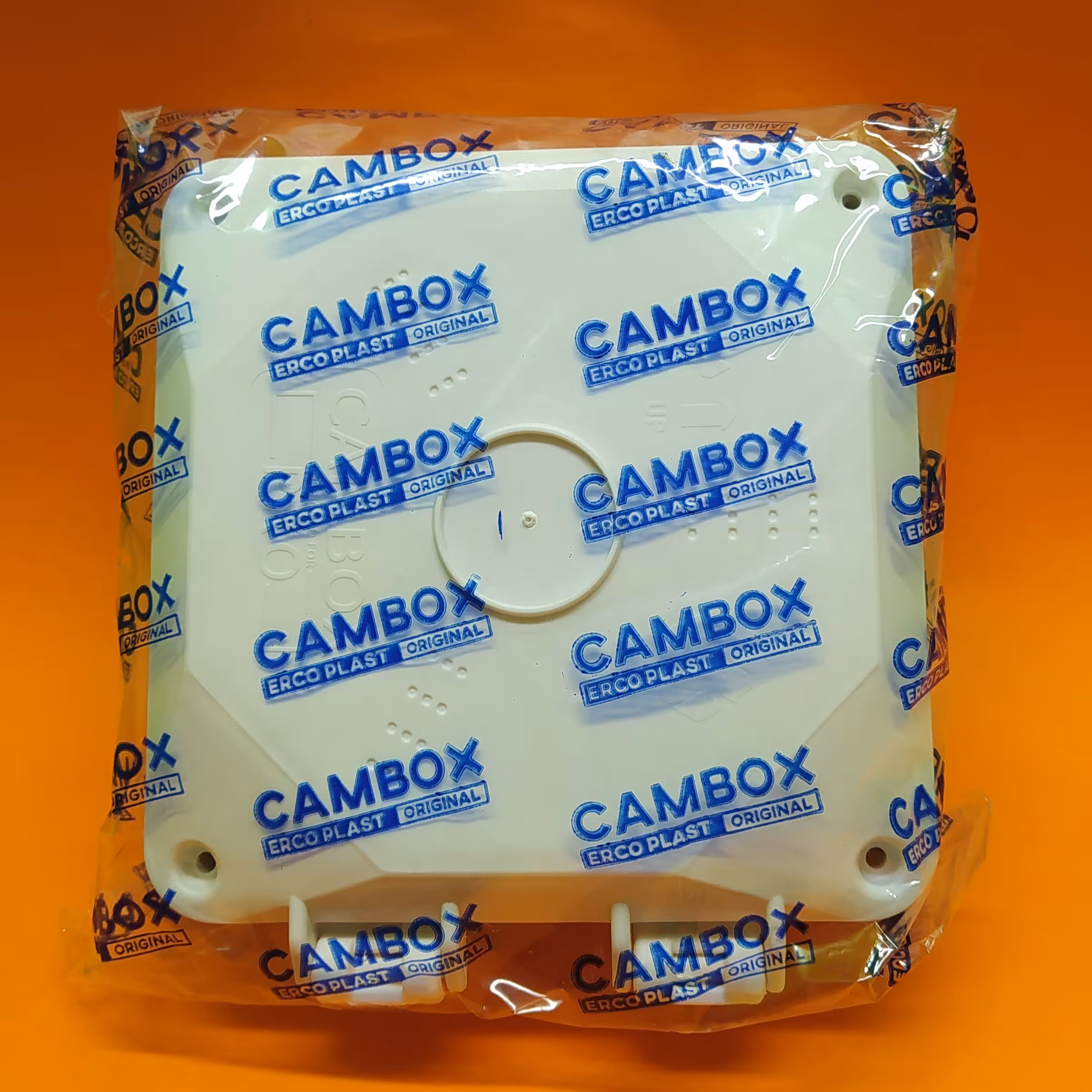 جعبه تقسیم دوربین cambox با ابعاد 14 سانتی متر جنس بدنه pvc درب لولایی ضد آب  مناسب برای فضای بیرونی