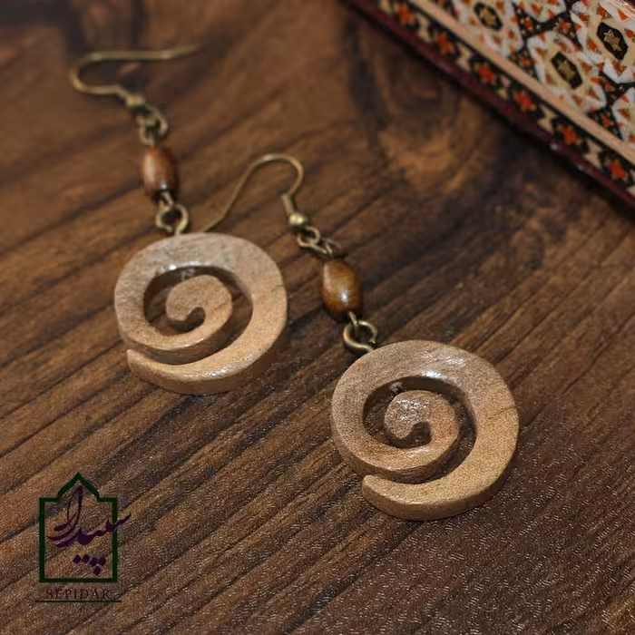 گوشواره آویز چوبی مارپیچ