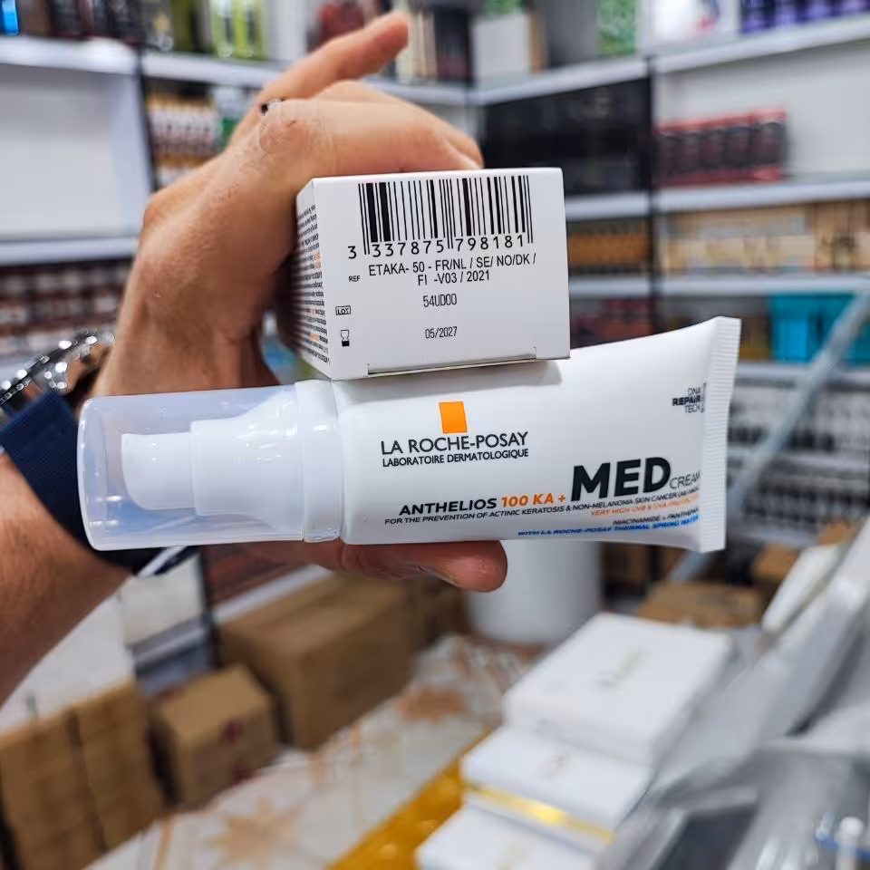 کرم ضد آفتاب لاروش پوزای anthelios 100k med