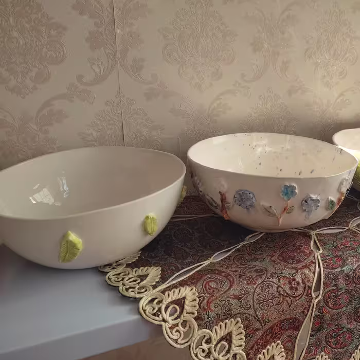کاسه بزرگ سرو آش با گل برجسته دفرمه 